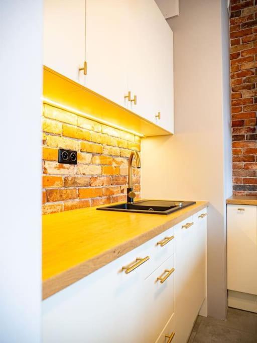 Chic Apartment In Historic Koneser Area Varsovia Exterior foto