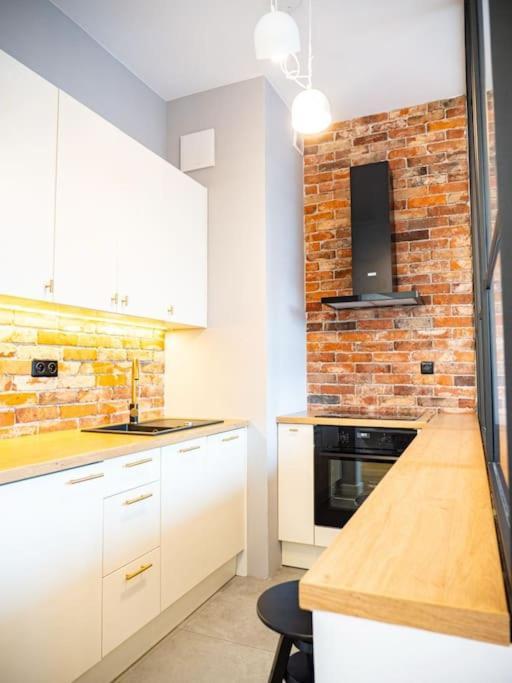 Chic Apartment In Historic Koneser Area Varsovia Exterior foto