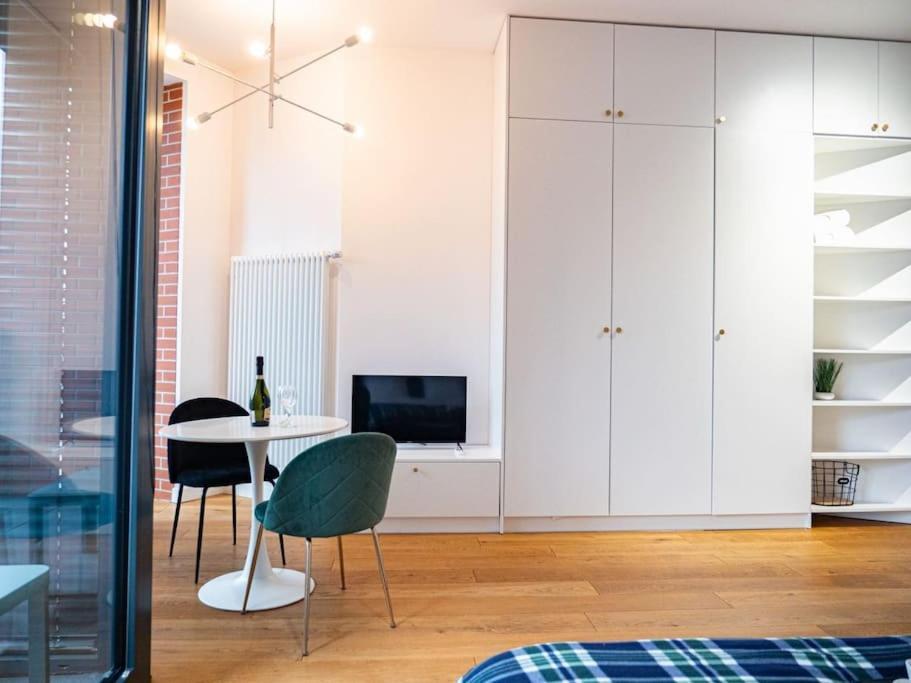 Chic Apartment In Historic Koneser Area Varsovia Exterior foto