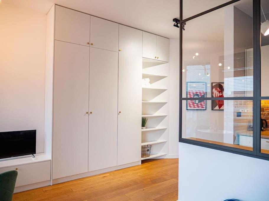 Chic Apartment In Historic Koneser Area Varsovia Exterior foto