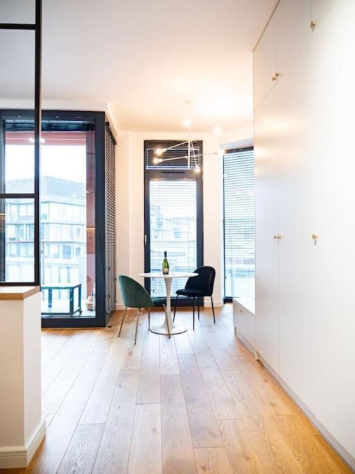 Chic Apartment In Historic Koneser Area Varsovia Exterior foto