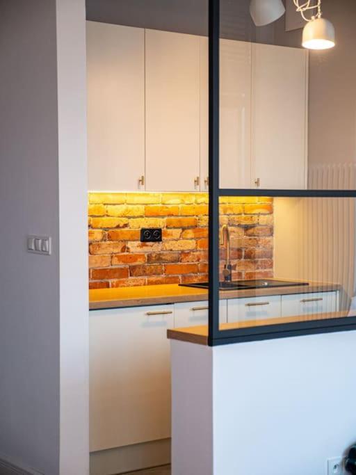 Chic Apartment In Historic Koneser Area Varsovia Exterior foto